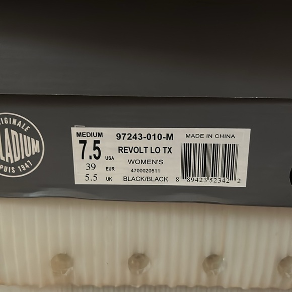 - Palladium Revolt Lo Tx Black Low Sneaker Boot Chunky new Womens 7.5 - Picture 8 of 8